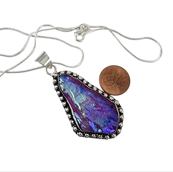Rough titanium silver pendant necklace - purple with pink and blue hues - Picture 2 of 4